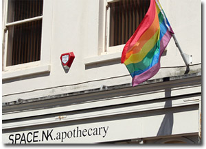 Bandera de la comunidad gay en Brighton