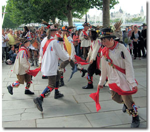 Baile tradicional en Cotswold