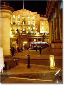 Fachada de Bank of London en La City de Londres